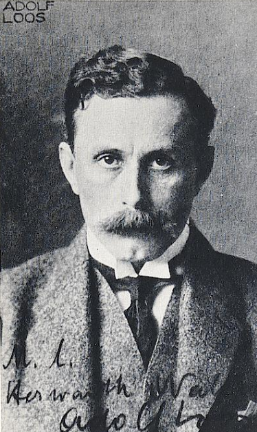 Portrait photo d'Adolf Loos en 1913. Il est moche.